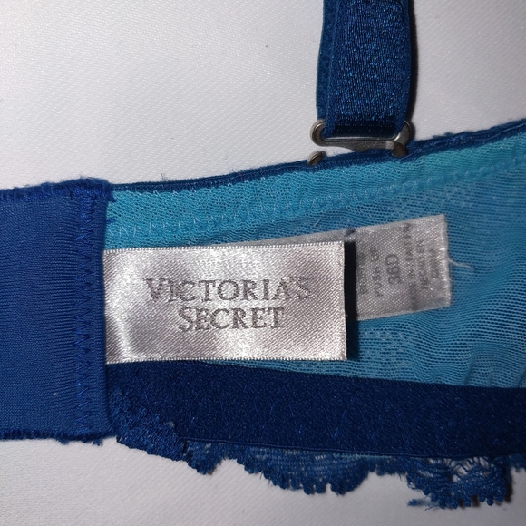Victoria Secret bra.  36D - Picture 7 of 8